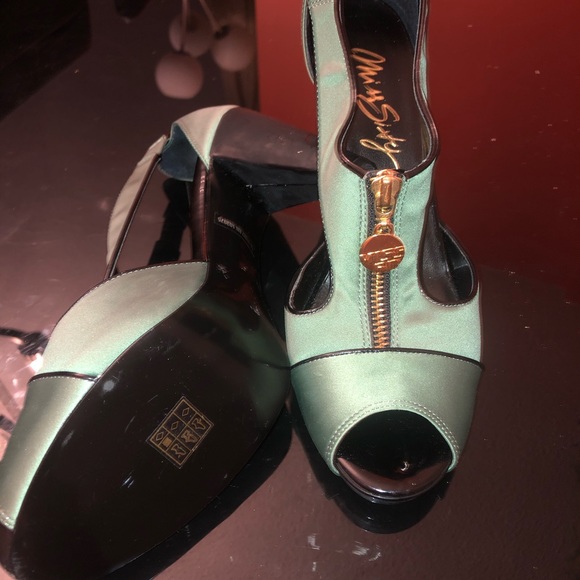 Unique green Miss Sixty heels - Picture 2 of 2